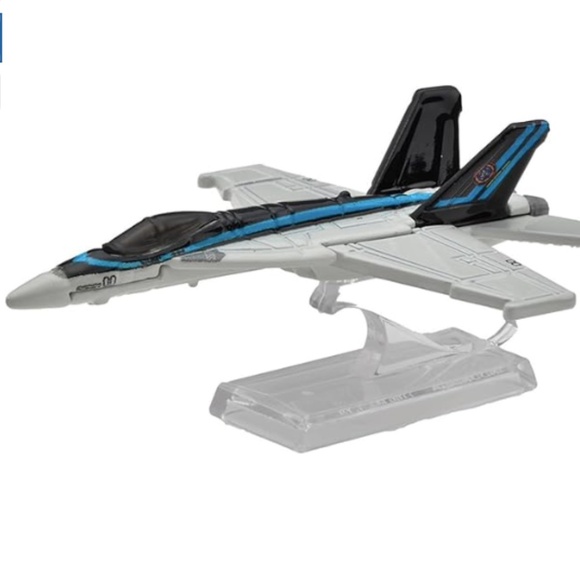 Hot Wheels Pop Culture Top Gun: Maverick F/A-18E Super Hornet - Picture 3 of 4